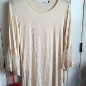 Women’s Boho Cream Colored Top with Lace Sleeves Size XXL